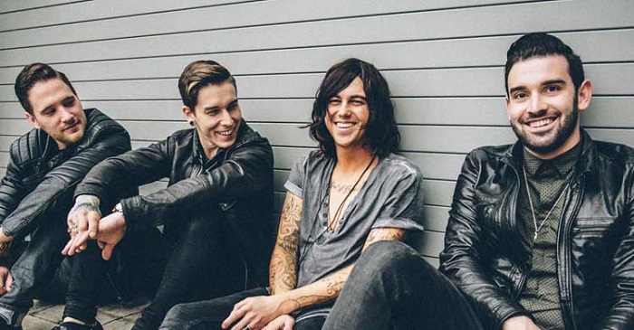 watch-sleeping-with-sirens-perform-an-entire-set-on-vans-warped-tour