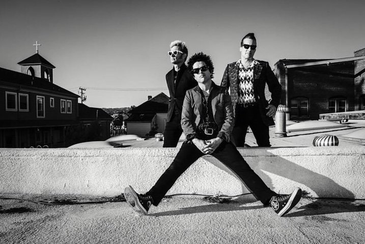 album-review-green-day-revolution-radio