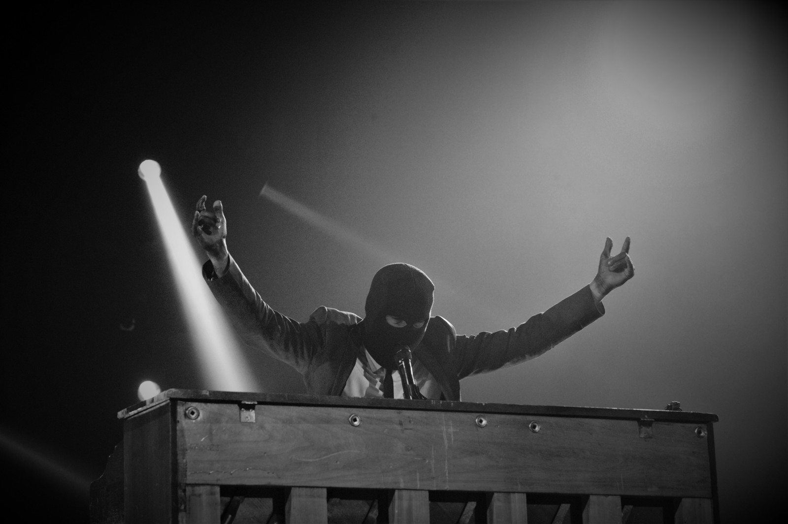 twenty-one-pilots-performed-a-heathens-stressed-out-mash-up-at-the-ama