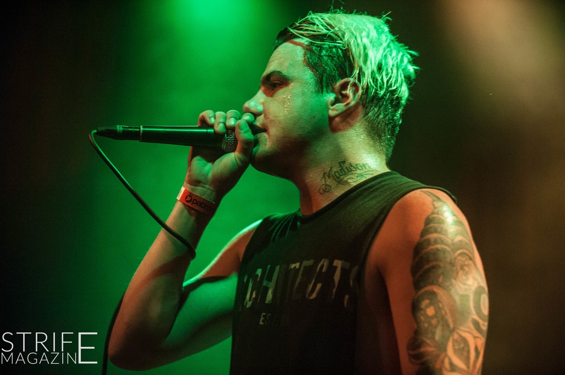 photo-review-stray-from-the-path-patronaat