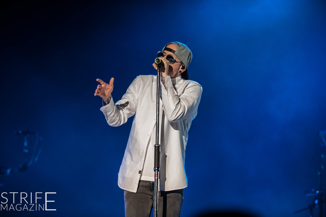 motionless-in-white-honor-chester-bennington-with-one-step-closer-cover