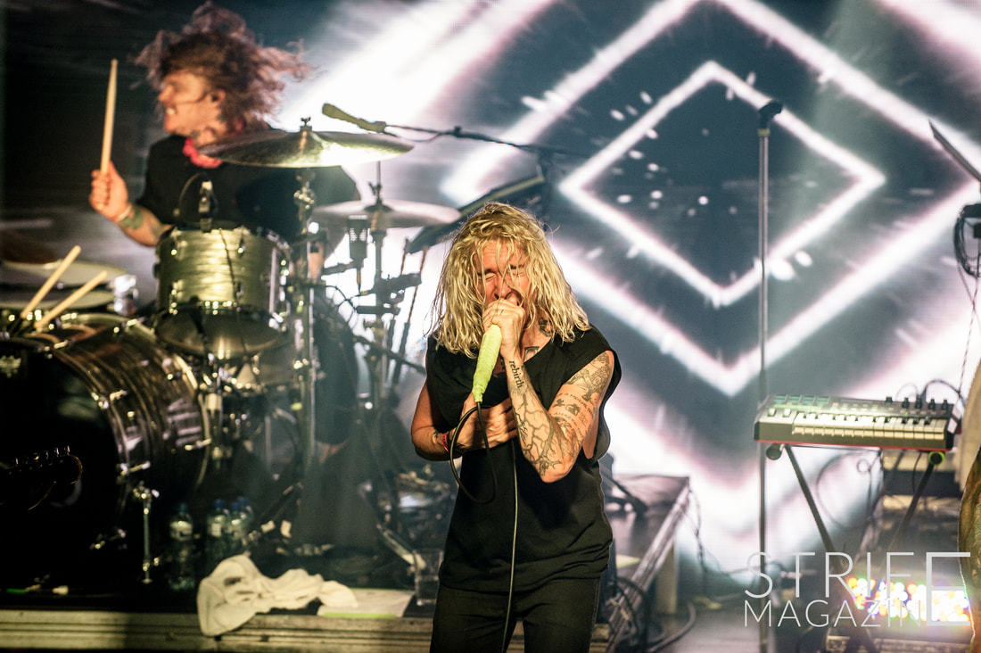 photo-review-underoath-bring-erase-me-to-excited-amsterdam-crowd