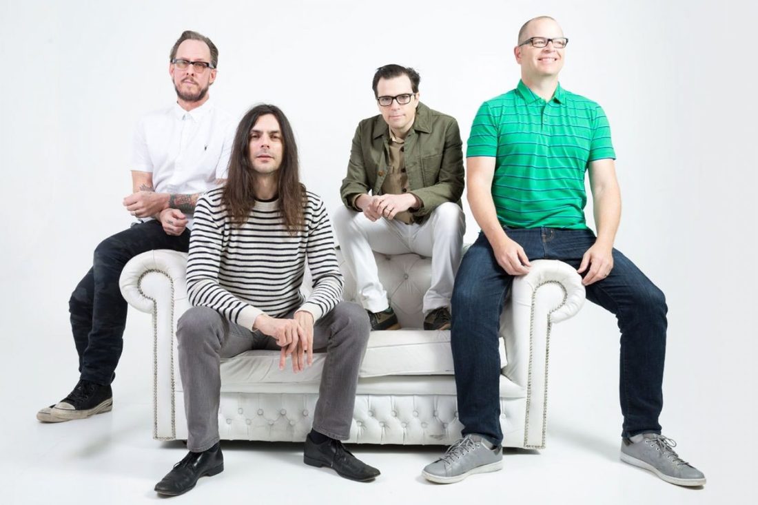 weezer-cover-blink-182s-all-the-small-things-at-riot-fest