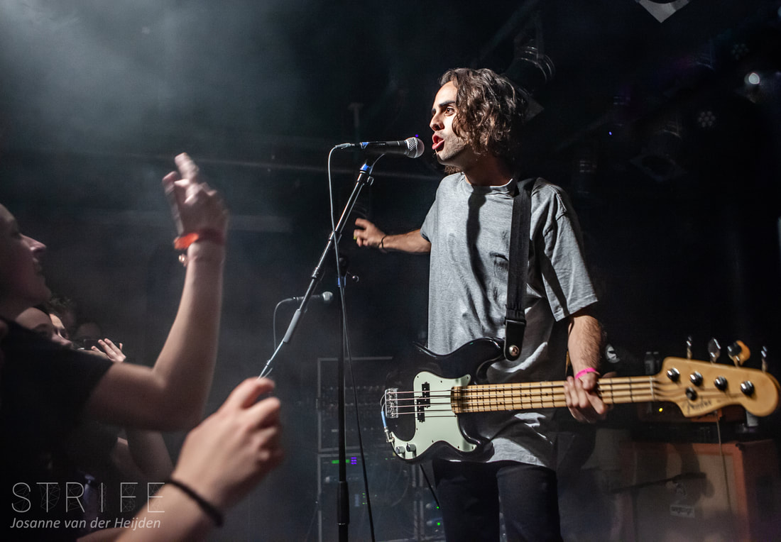 photo-review-with-confidence-take-new-record-love-and-loathing-to-europe