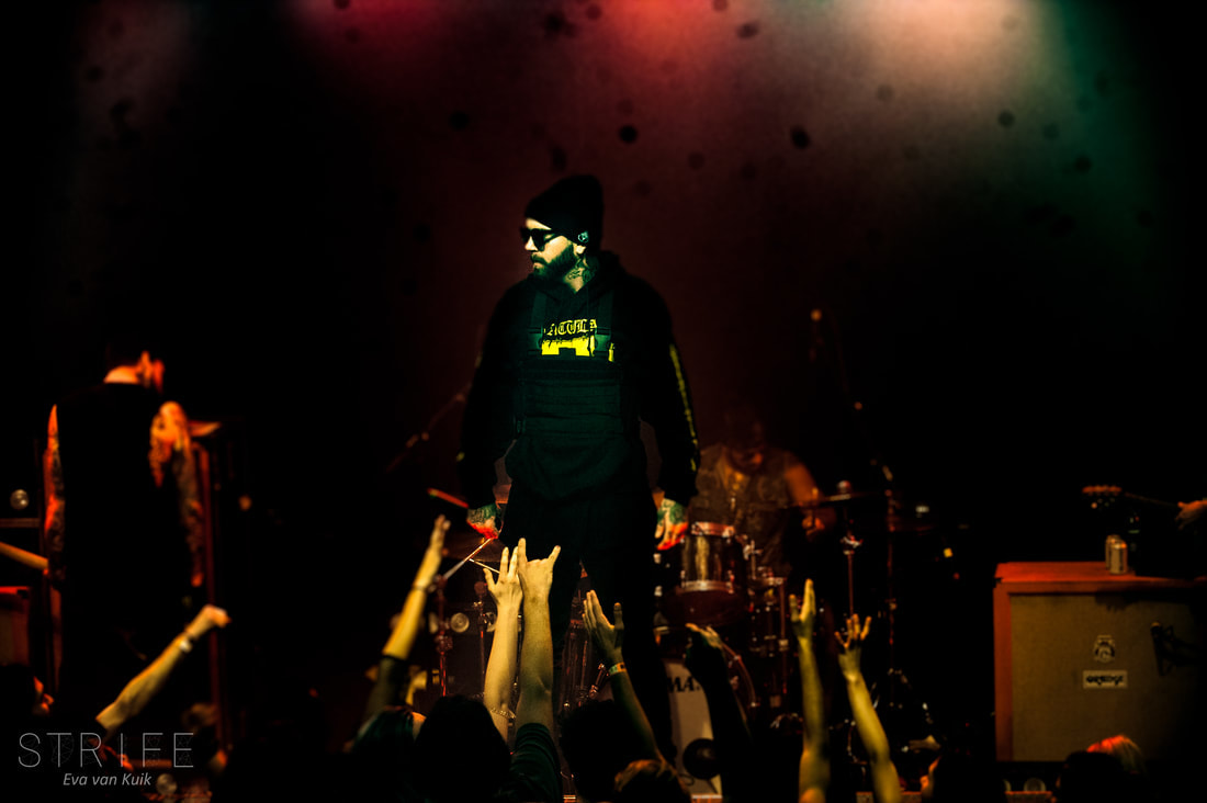 photo-review-attila-play-career-spanning-set-for-sold-out-amsterdam-crowd