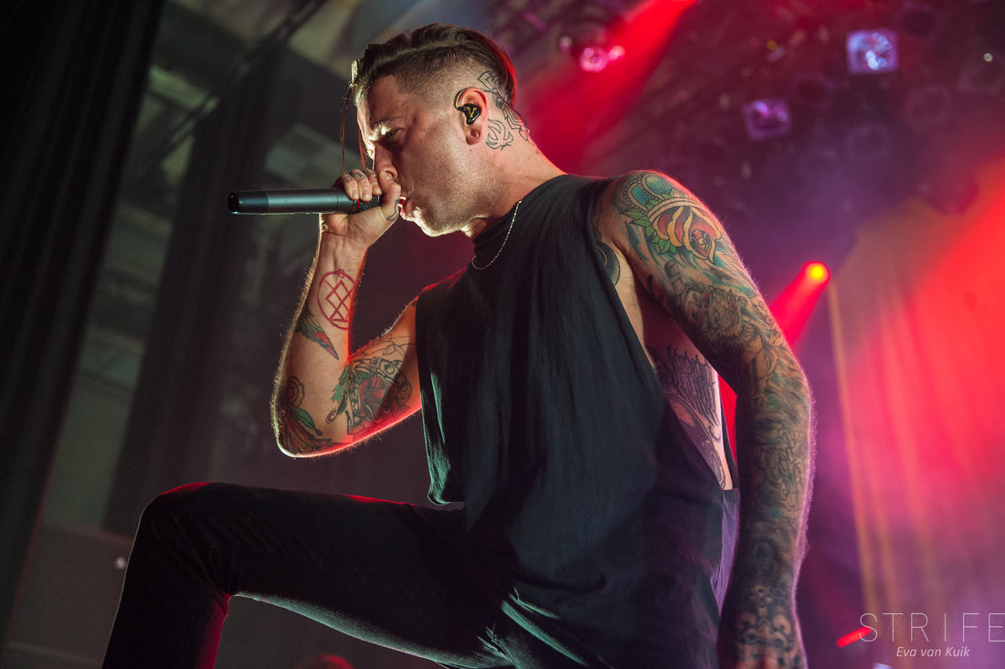 live-review-bury-tomorrow-bring-new-album-black-flame-to-an-ecstatic-eindhoven