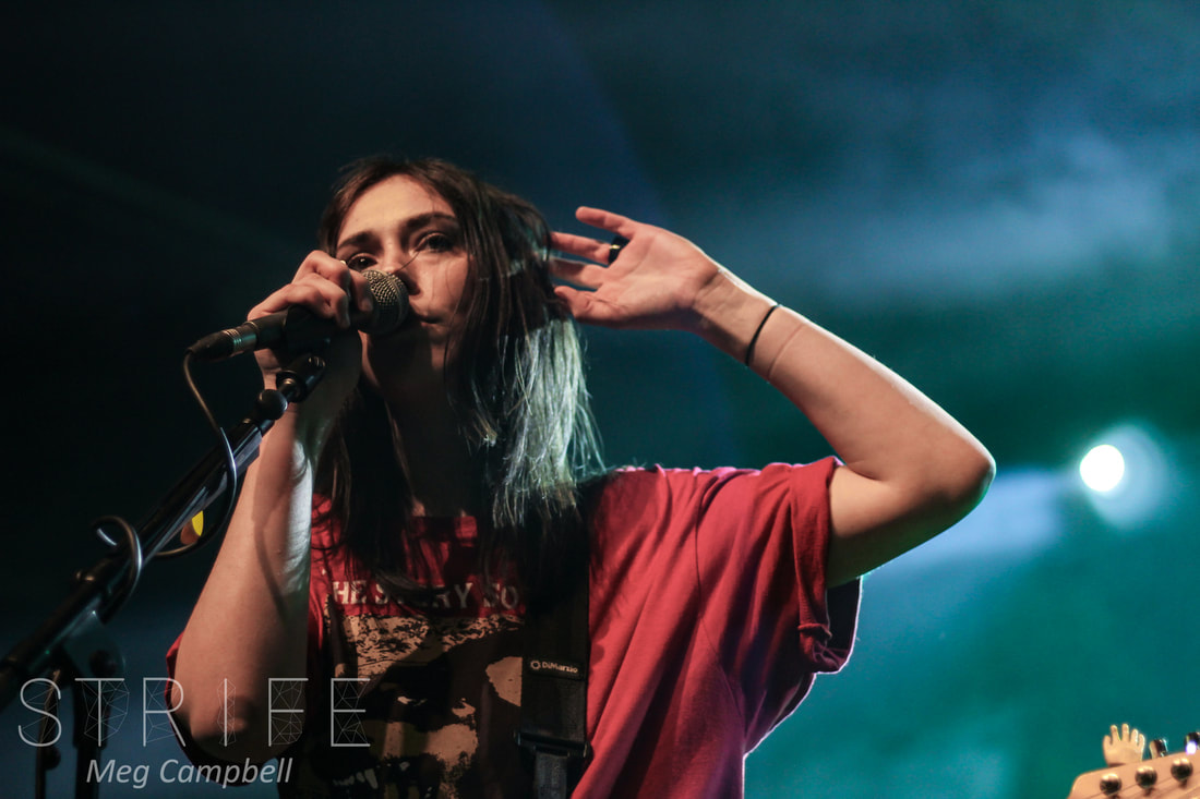 interview-bonnie-fraser-stand-atlantic-about-wearing-your-heart-on-your-sleeve-band-on-band-love-and-more