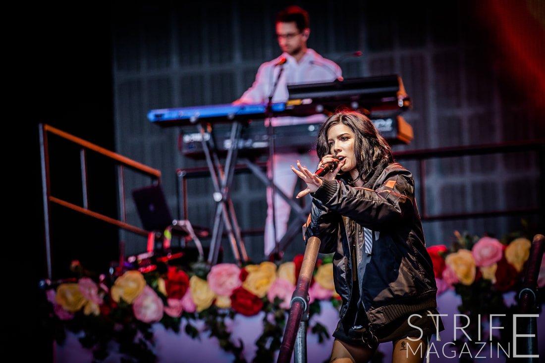 watch-halsey-perform-eastside-on-saturday-night-live-while-painting-a-upside-down-portrait