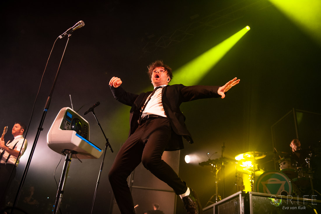 live-review-enter-shikari-bring-incredible-production-to-tilburg