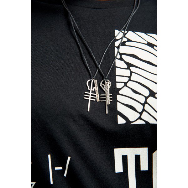 twenty-one-pilots-giveaway-skeleton-alien-necklaces
