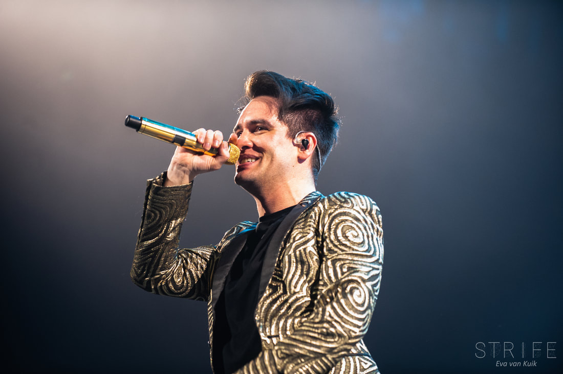 panic-at-the-disco-brendon-urie-2